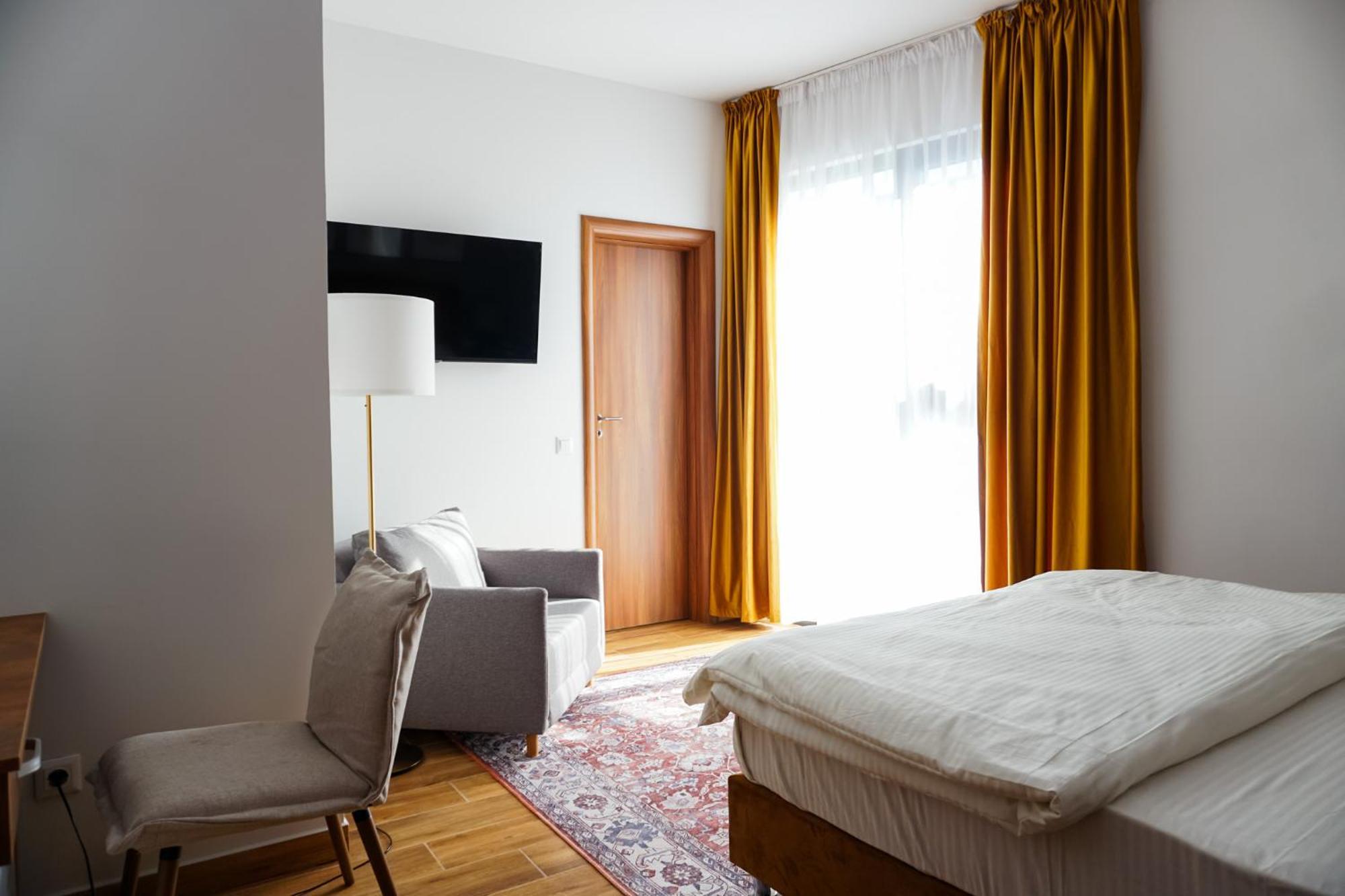 Hotel Fantazia Oradea Exterior photo